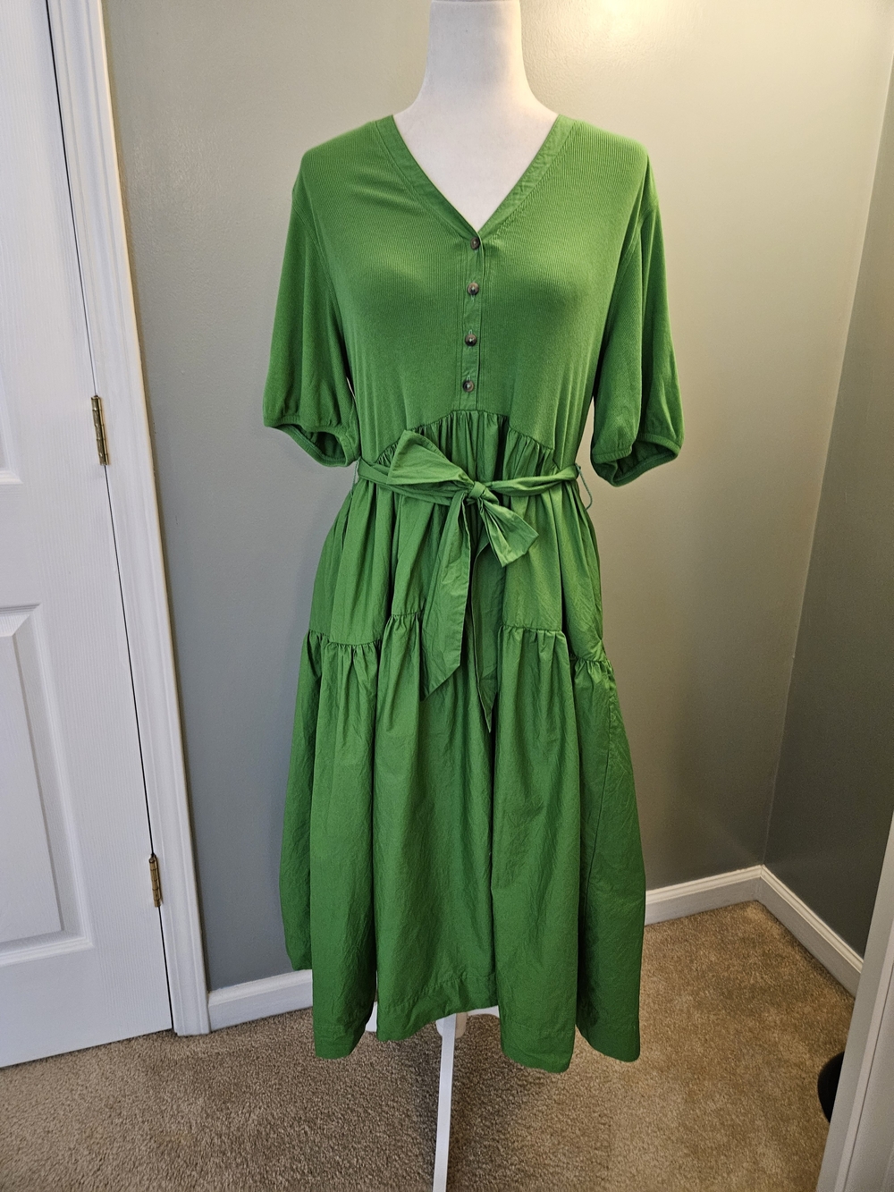 Time and Tru Green V-Neck Tiered Midi Dress with Tie Waist Women's Size XXL 20